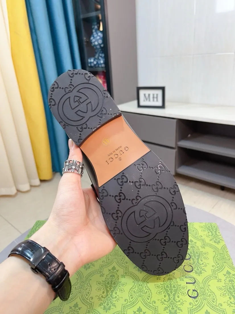 Men's shoes 💰500🌹🌹Niuli [GUCCI Gucci] A new style of formal men's leather shoes is coming~ The original quality upper is made of patent leather imported from Italy, the leather is soft and delicate, comfortable and soft first-layer cowhide lining, rubber wear-resistant outsole, the shoe shape is dignified and domineering, and the luxury charm cannot be concealed! The natural and free nouveau riche leads the trend. Code number: 38-44